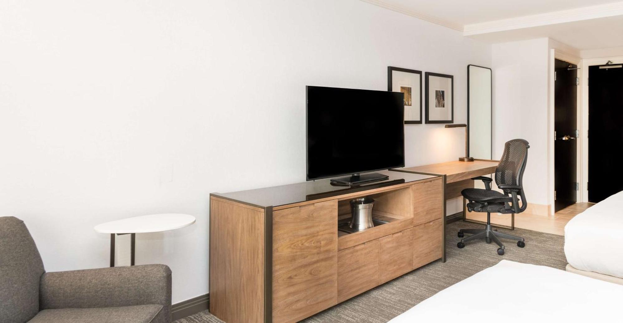 Hilton Columbus/Polaris Hotel Bagian luar foto